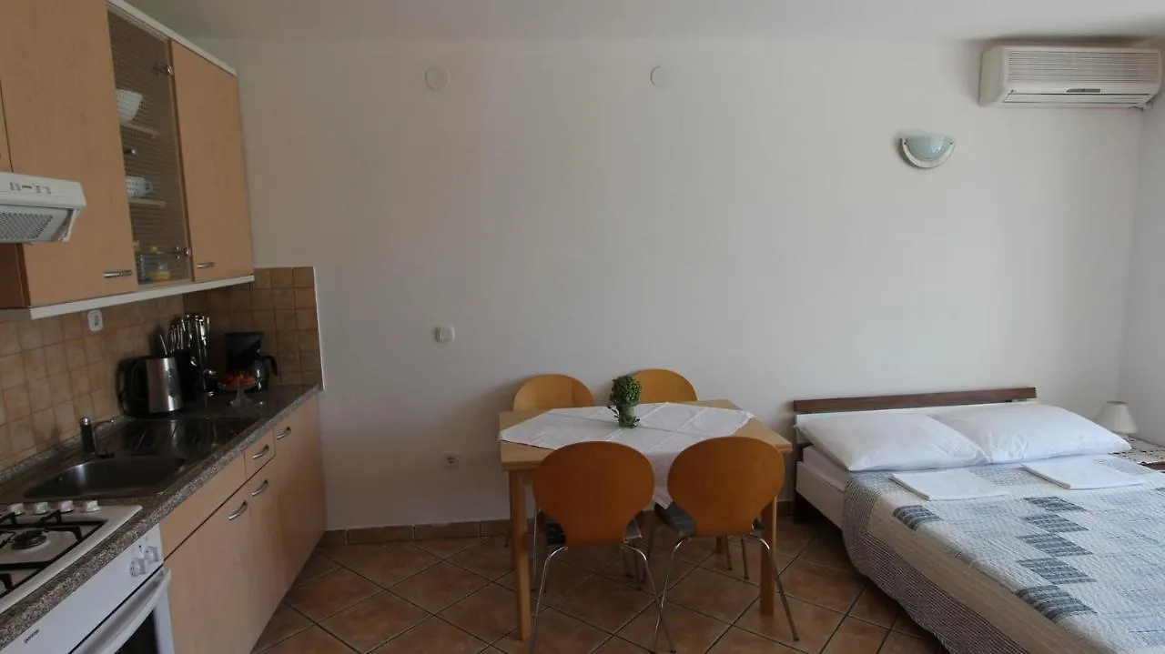 Apartments Grahovac Malinska 0*,
