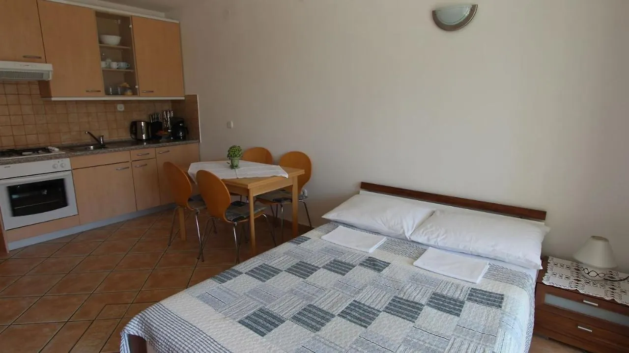 Apartments Grahovac Malinska Pensión