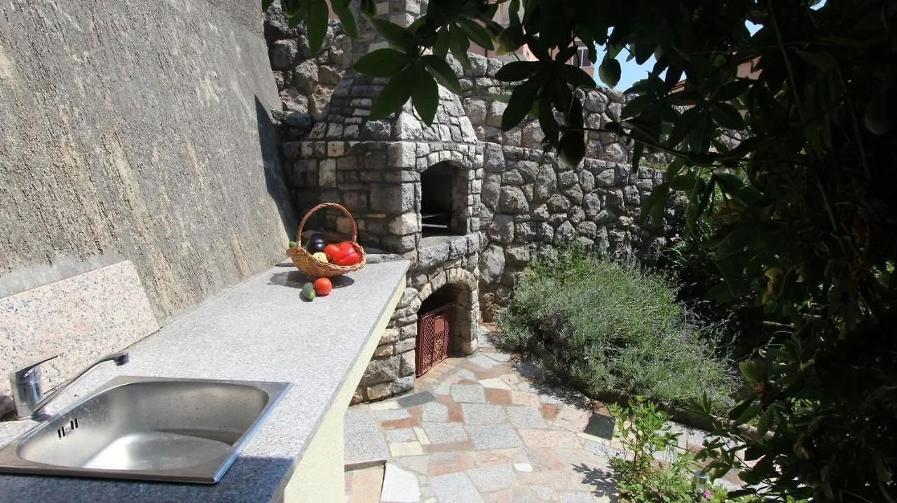 Apartments Grahovac Malinska 0*,  Croacia