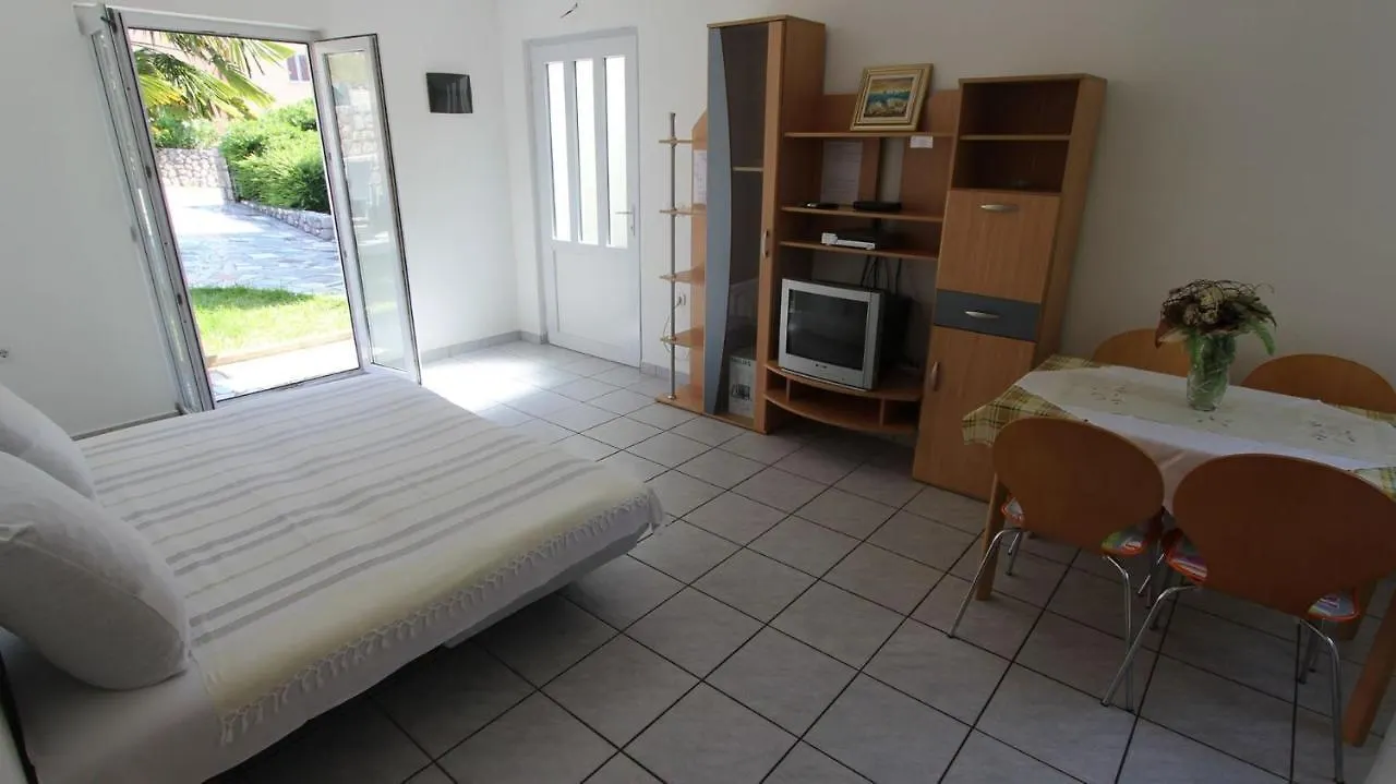 Apartments Grahovac Malinska 0*,  Croacia