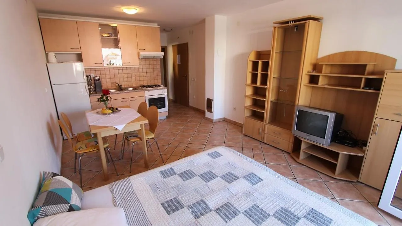 Apartments Grahovac Malinska Pensión